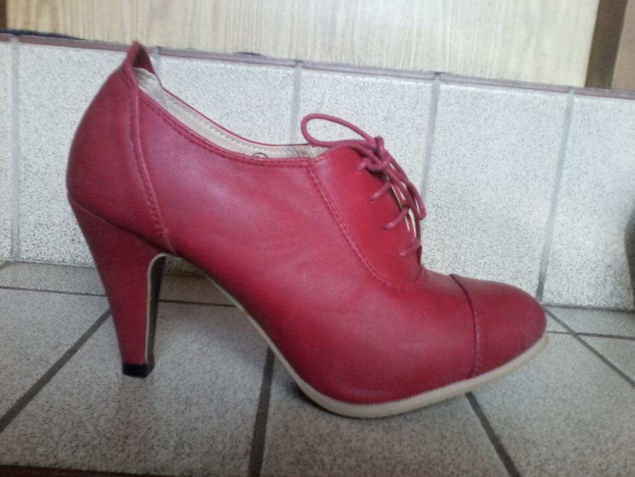 SNIŽENO Nove ženske crvene kožne cipele na visoku petu