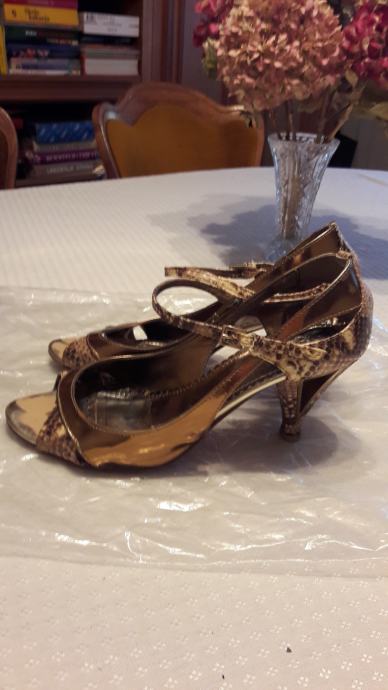 zlatne sandale (gazište ili tabanica je 25cm)