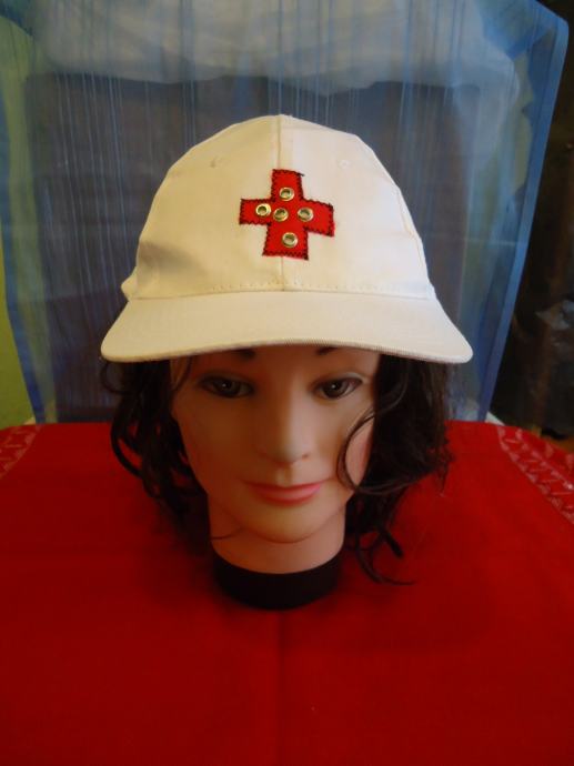 Kapa šilterica CRVENI KRIŽ, simbol Vukovarske bolnice.