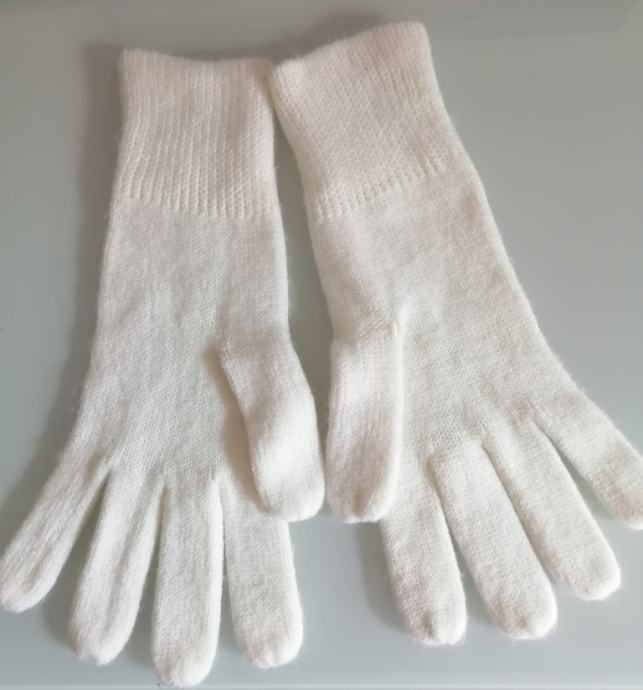 Bijele zimske rukavice