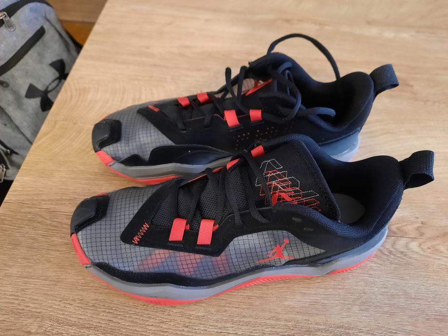 Nike Air Jordan One Take Bred ,veličina