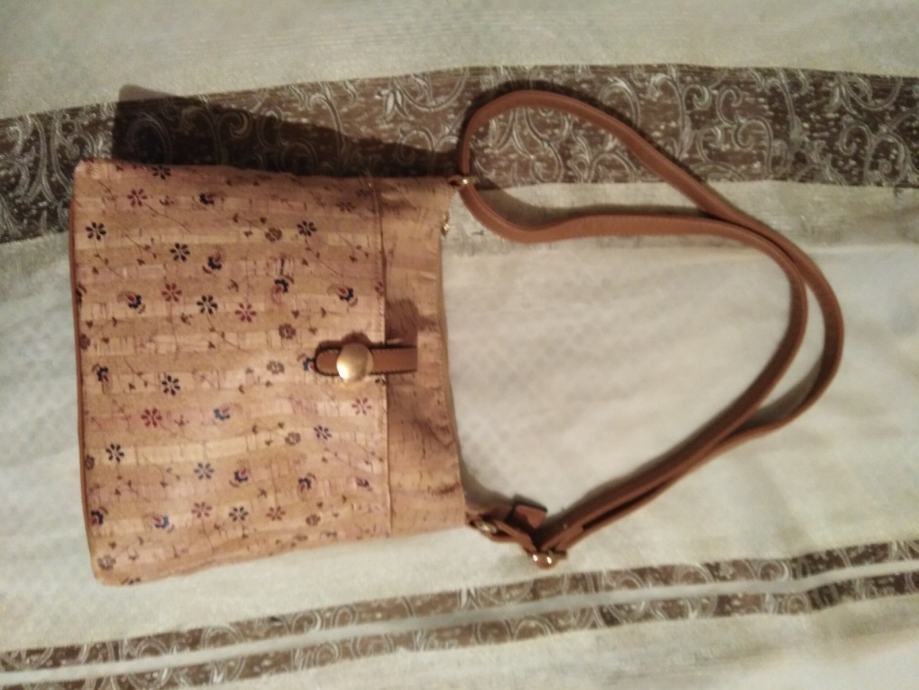 3 ženske torbice od umjetne kože sa uzorkom pluta