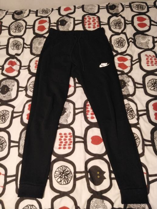 Nike tech fleece crni