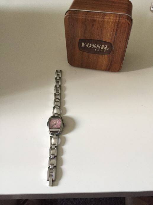 Fossil zenski sat