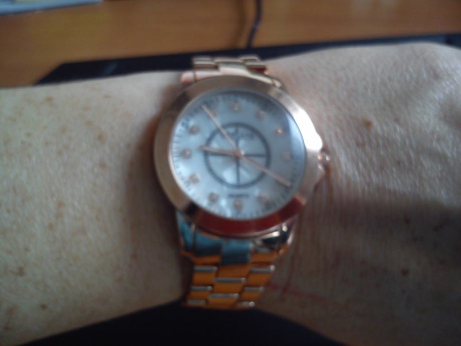 novi luksuzni ženski ručni sat