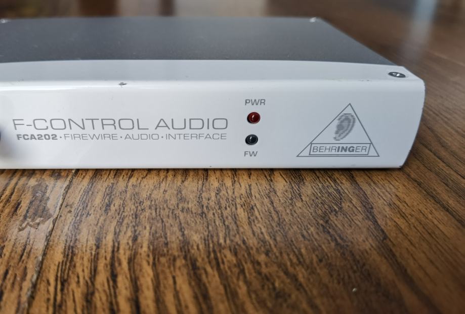 FireWire® Audio Interface BEHRINGER FCA 202 F CONTROL, očuvano.