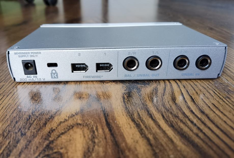 BEHRINGER FireWire® Audio Interface FCA 202 F CONTROL, očuvano.