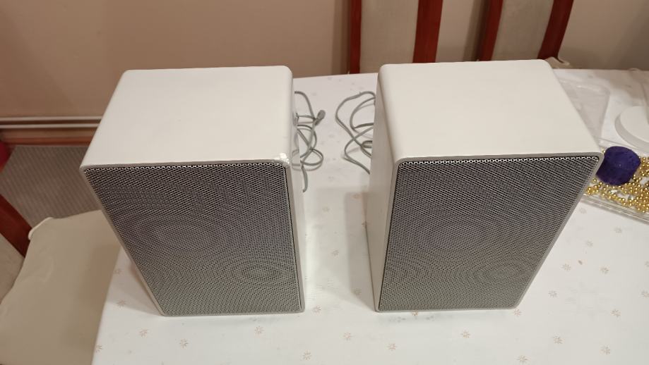 Enceintes acoustiques Vintage BRAUN L260 bicolores blanches et noires dessinées par Dieter RAMS en 1972