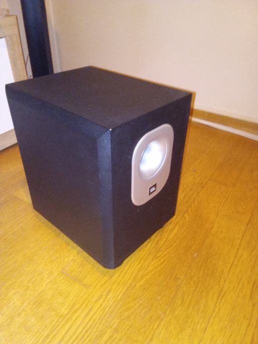 JBL 5.1 speakersSub+sateliti,komplet nosači i originalni kablovi.