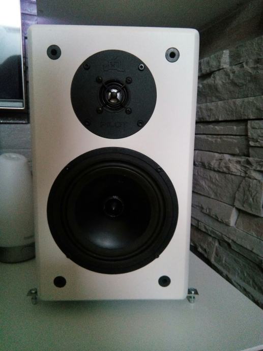 PILOT 1 BOOKSHELF ZVUCNICI