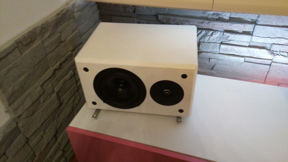 PILOT 1 BOOKSHELF ZVUCNICI