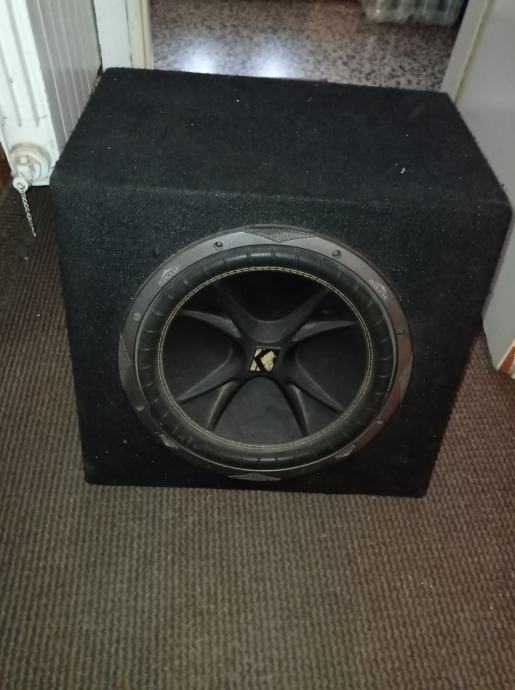 Subwoofer sa auto pojačalom 500W