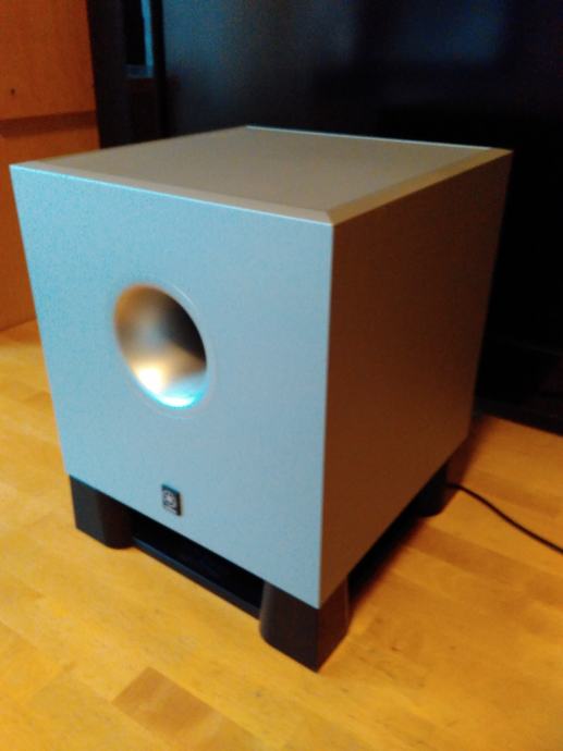 Yamaha YSTSW011 8Inch Advanced YST and QDBass 100 Watt Subwoofer