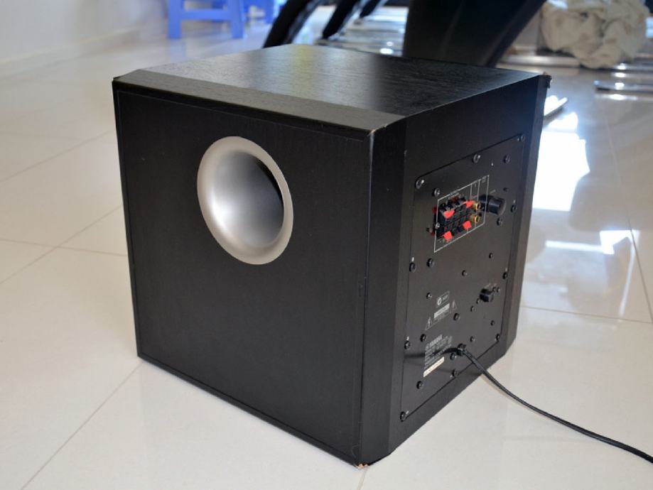 Yamaha subwoofer YSTSW216 (crna boja)