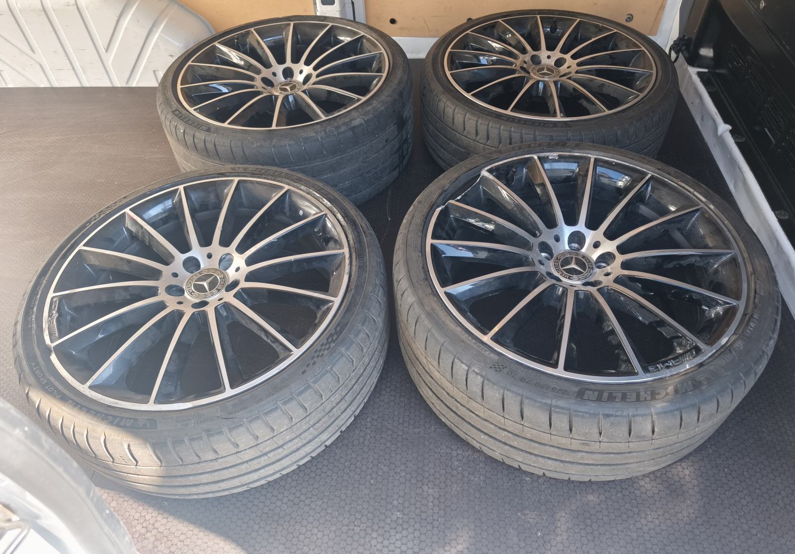1x Original Mercedes AMG Alufelge Felge CLS w218 a2184012002 10Jx19 ET47 main image 1