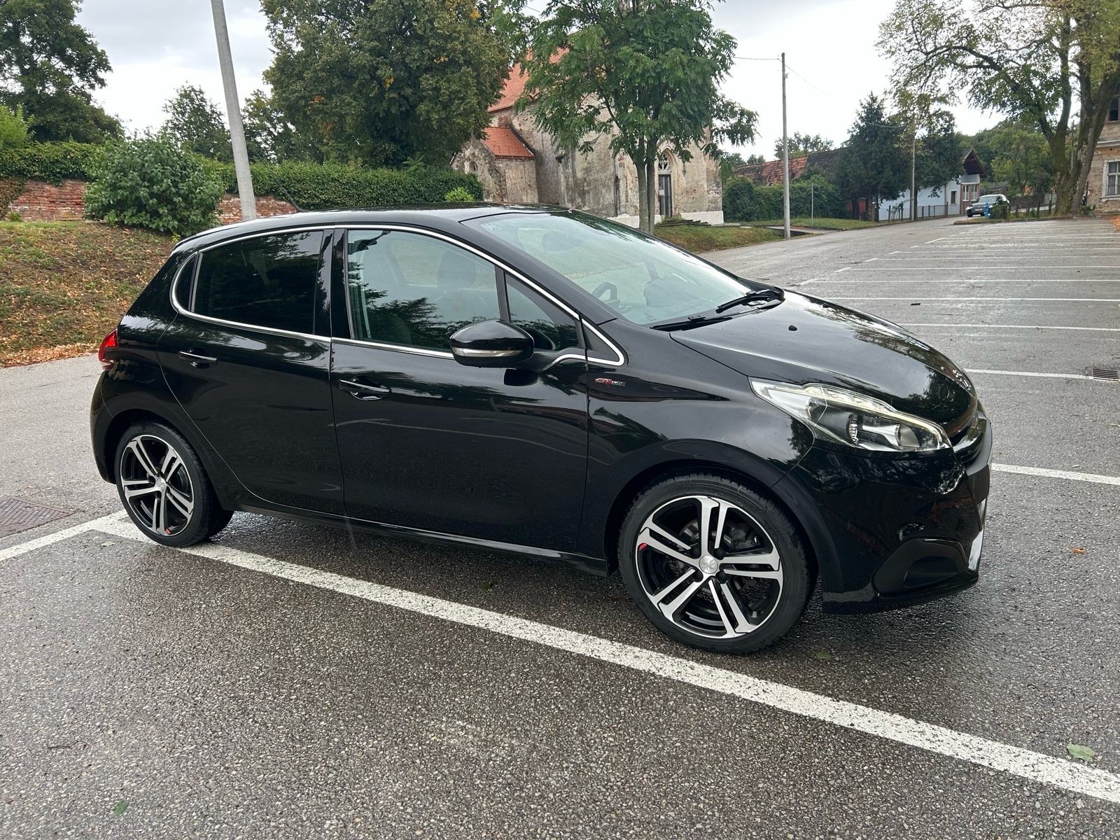 1.2benzin,servisna reg1 godinu veliki servis kao nov, fotografija 3