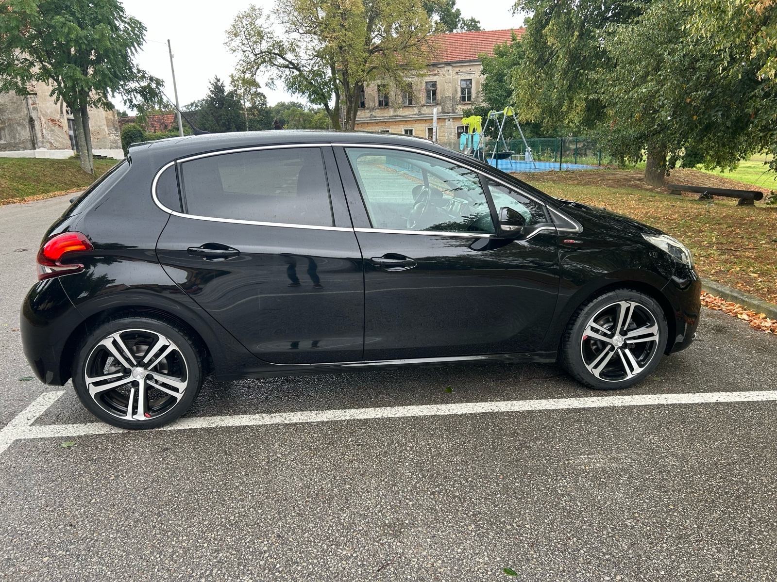 1.2benzin,servisna reg1 godinu veliki servis kao nov, fotografija 5