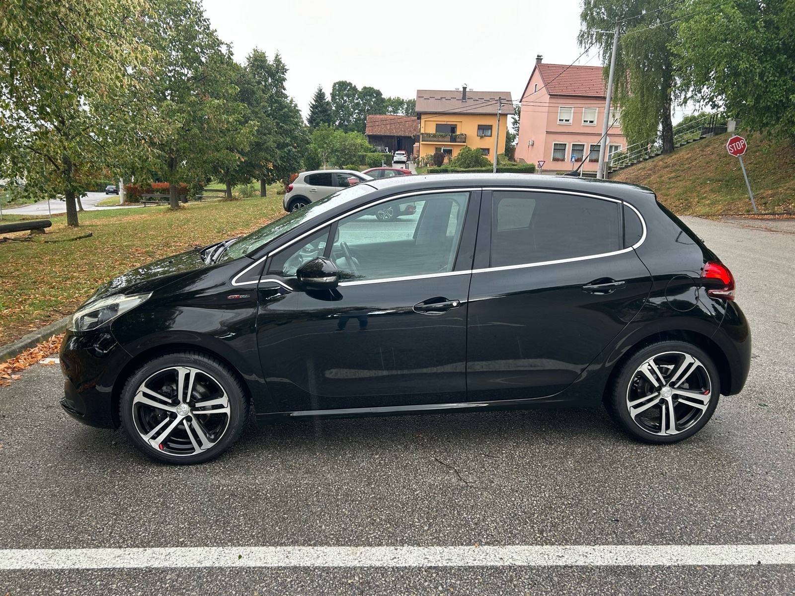 1.2benzin,servisna reg1 godinu veliki servis kao nov, fotografija 6