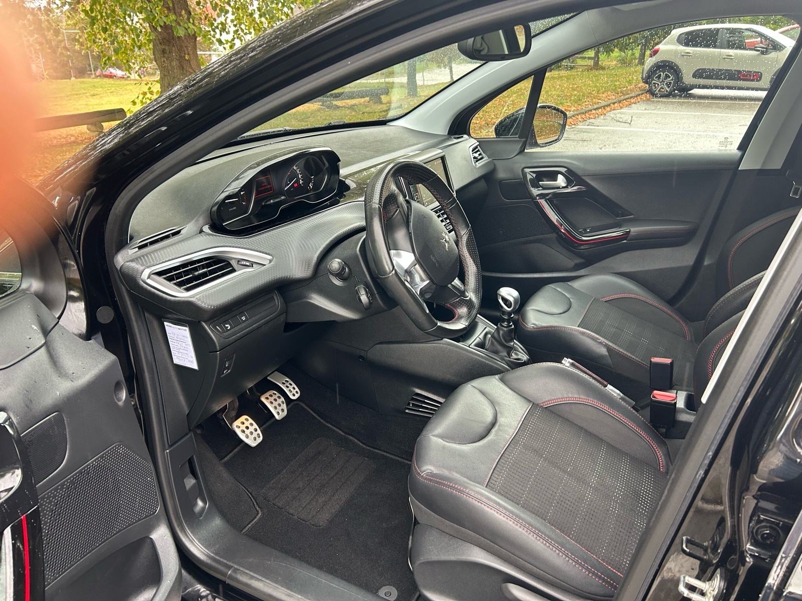 1.2benzin,servisna reg1 godinu veliki servis kao nov, fotografija 9