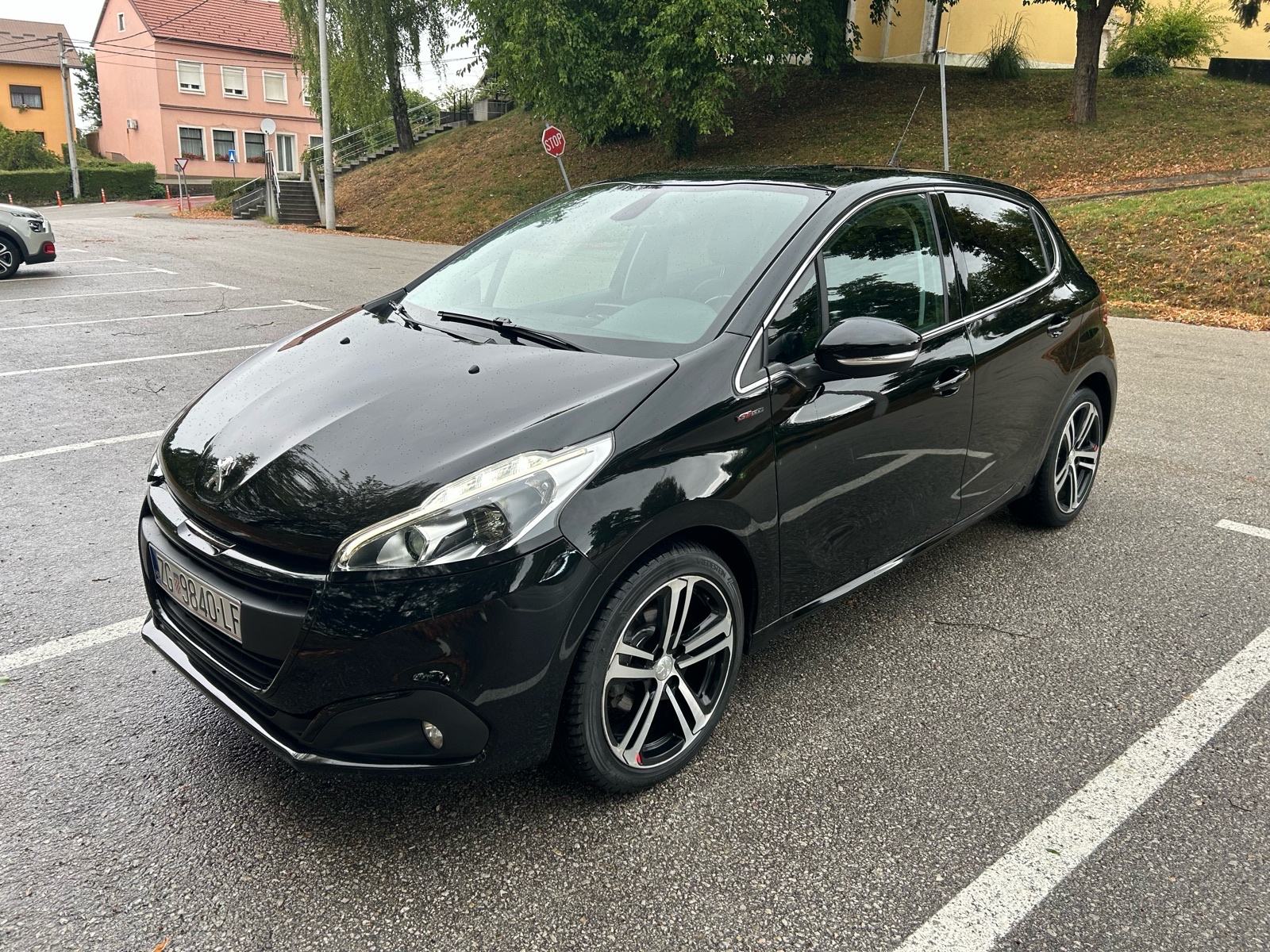 1.2benzin,servisna reg1 godinu veliki servis kao nov, fotografija 4
