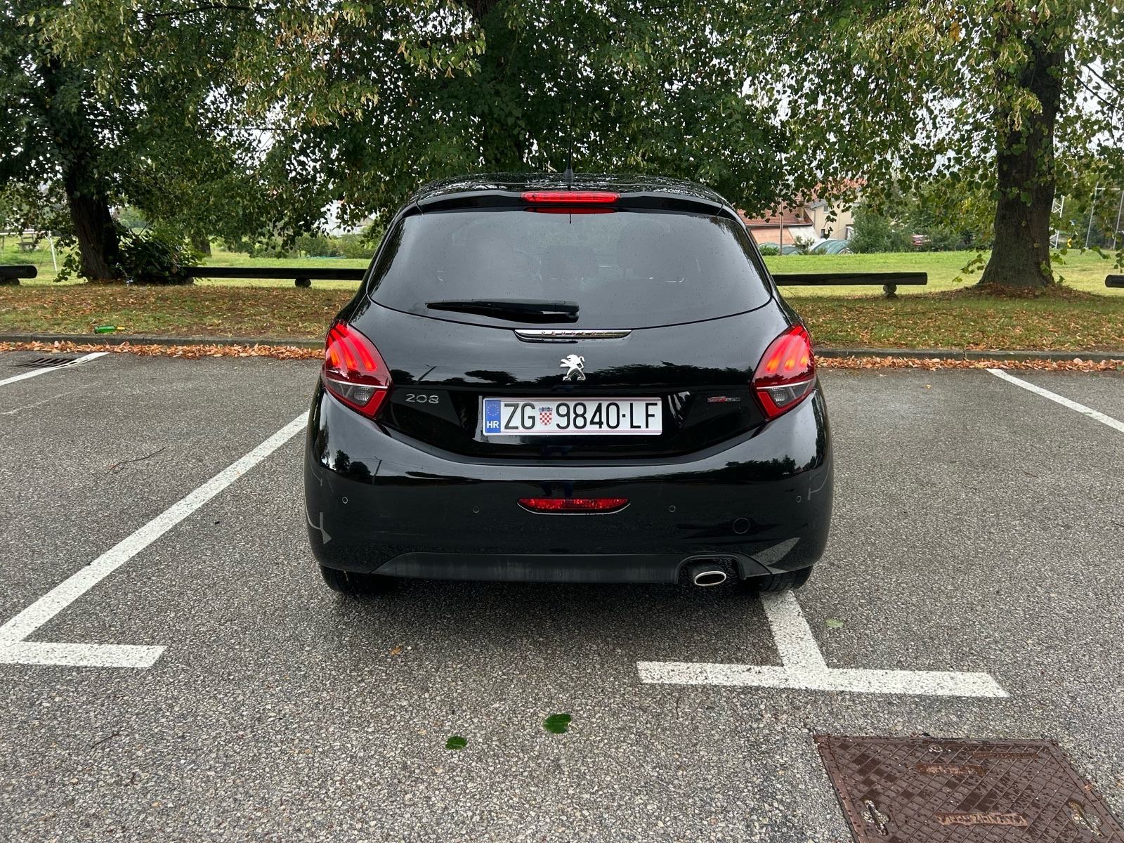 1.2benzin,servisna reg1 godinu veliki servis kao nov, fotografija 7