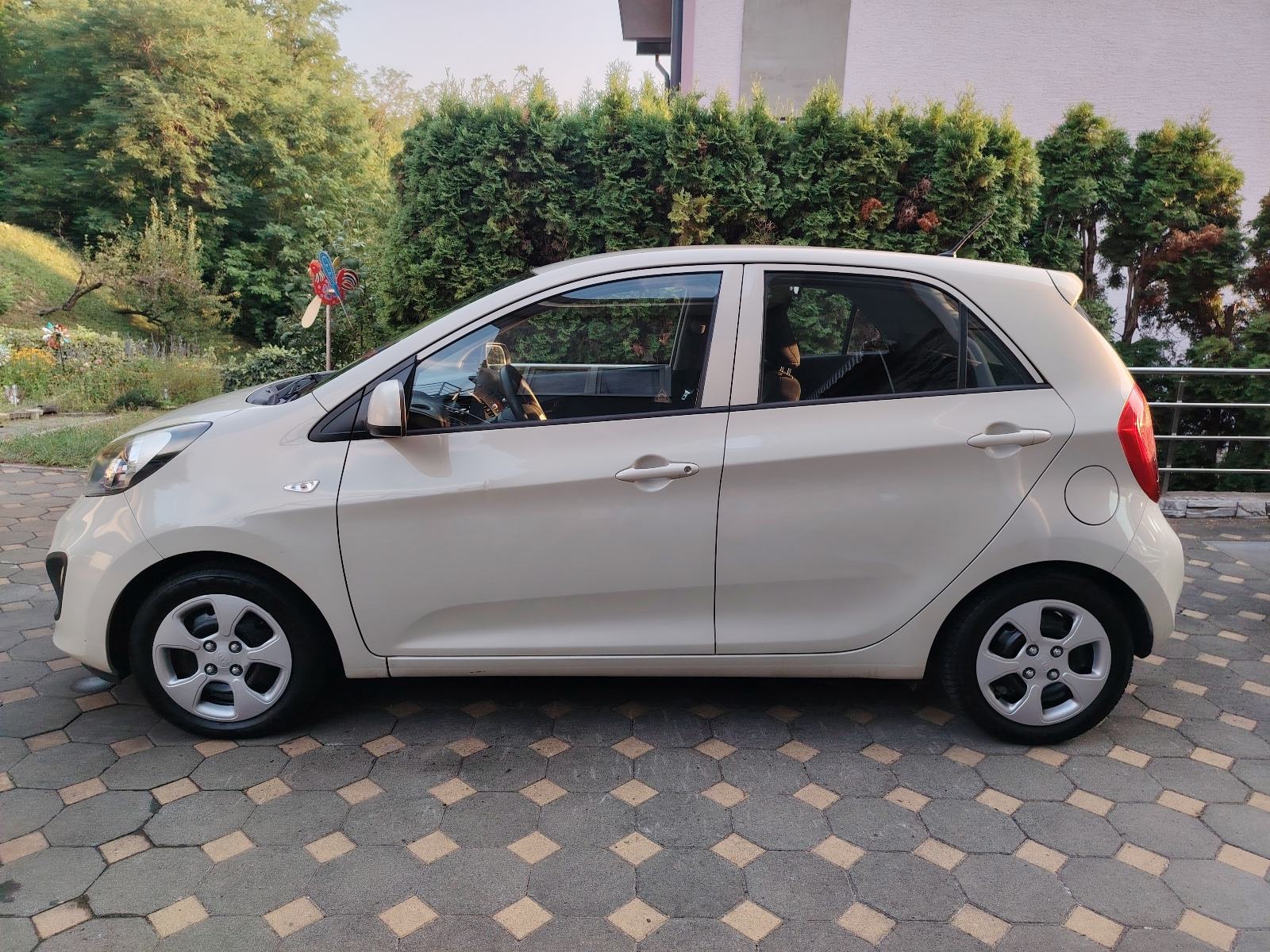 100000 km, Kia Picanto 1,0 LX, 5 vrata, model 2013., fotografija 4