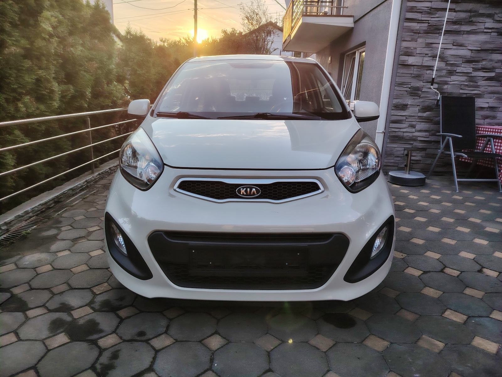 100000 km, Kia Picanto 1,0 LX, 5 vrata, model 2013., fotografija 3
