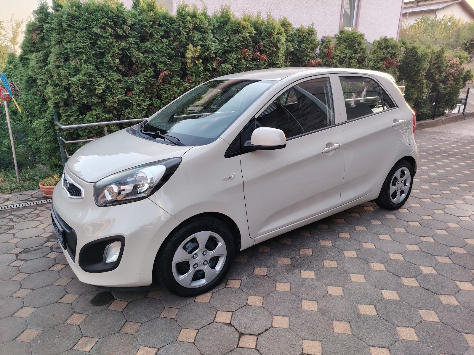 100000 km, Kia Picanto 1,0 LX, 5 vrata, model 2013., fotografija 6