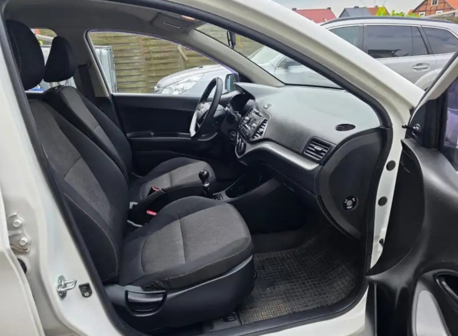 100000 km, Kia Picanto 1,0 LX, 5 vrata, fotografija 8