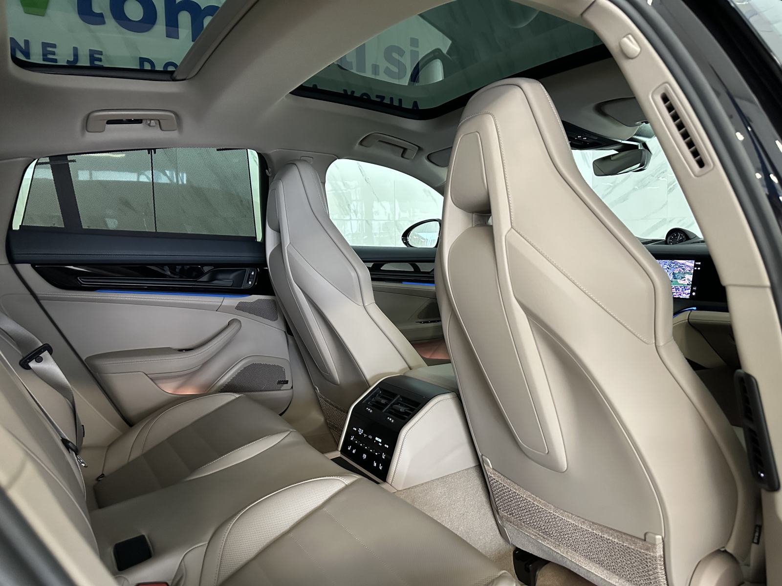 142.615€ + PDV Porsche Panamera 2.9 4 E-HYBRID 4WD |Pano|Chrono|Bose|, fotografija 18