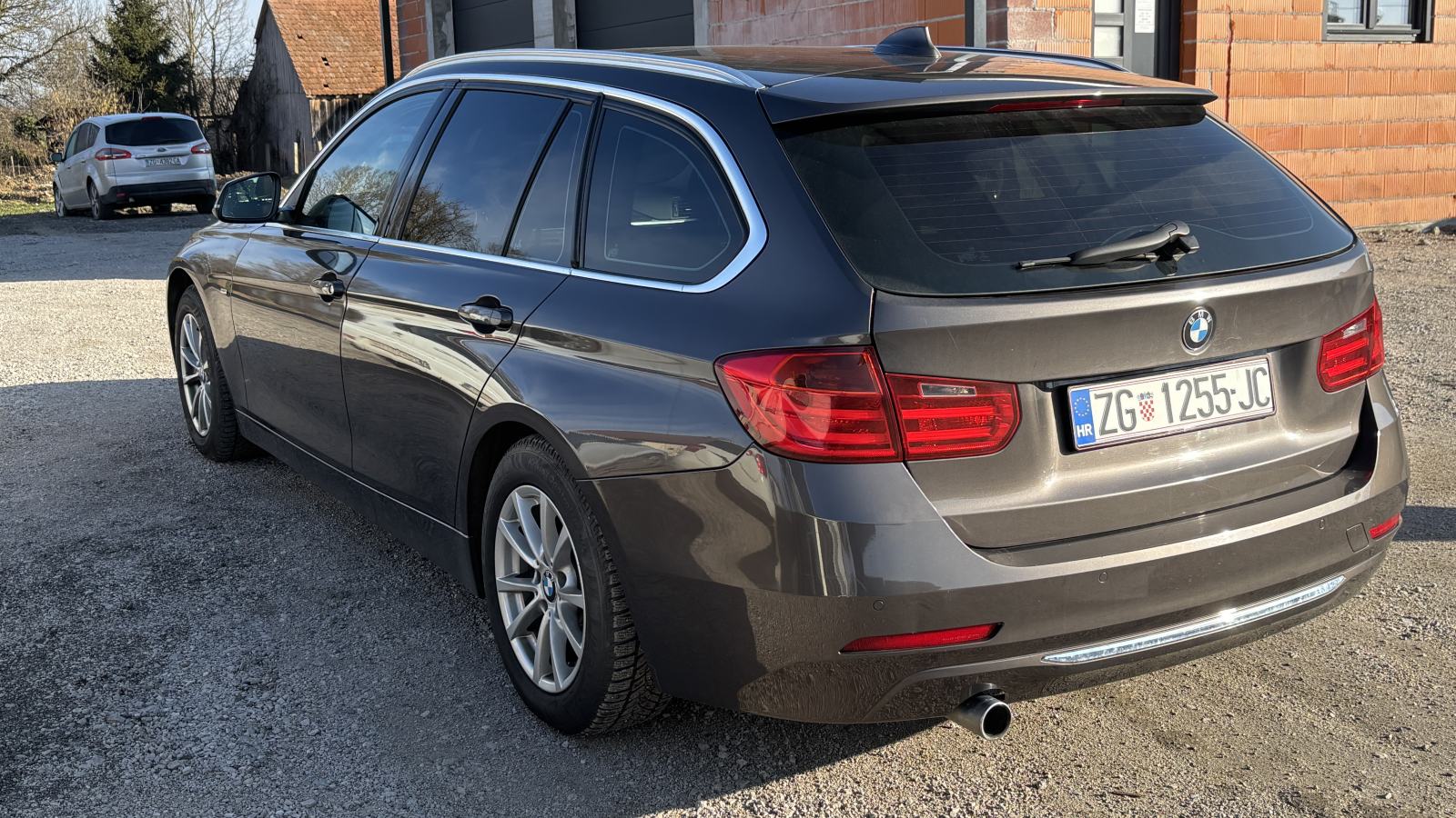 320d automatik, luxury, smeđa koža, panorama, m-volan, fotografija 18