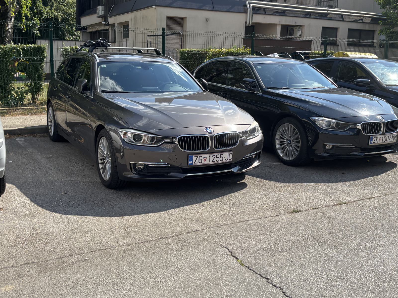 320d automatik, luxury, smeđa koža, panorama, m-volan, fotografija 3