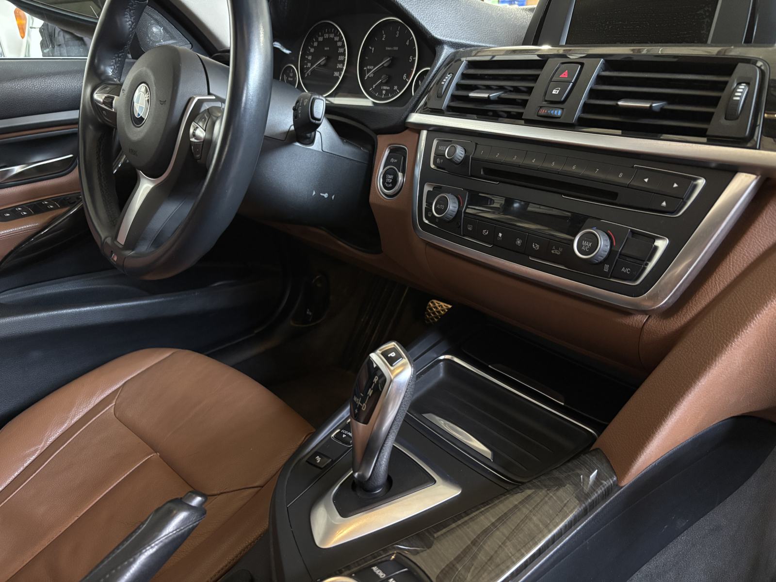 320d automatik, luxury, smeđa koža, panorama, m-volan, fotografija 7