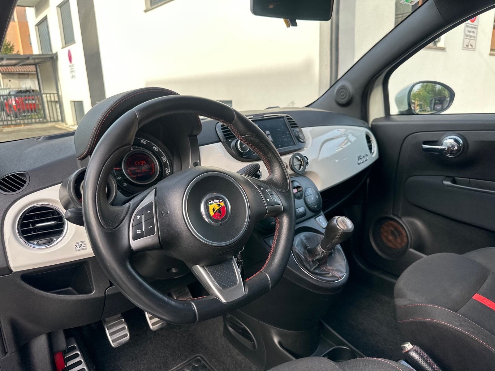 Abarth 2010 GOD,REG 1 GOD,XENON,NAVI,ALU 18”,SERVISNA,ALCANTARA,8.500€, fotografija 11