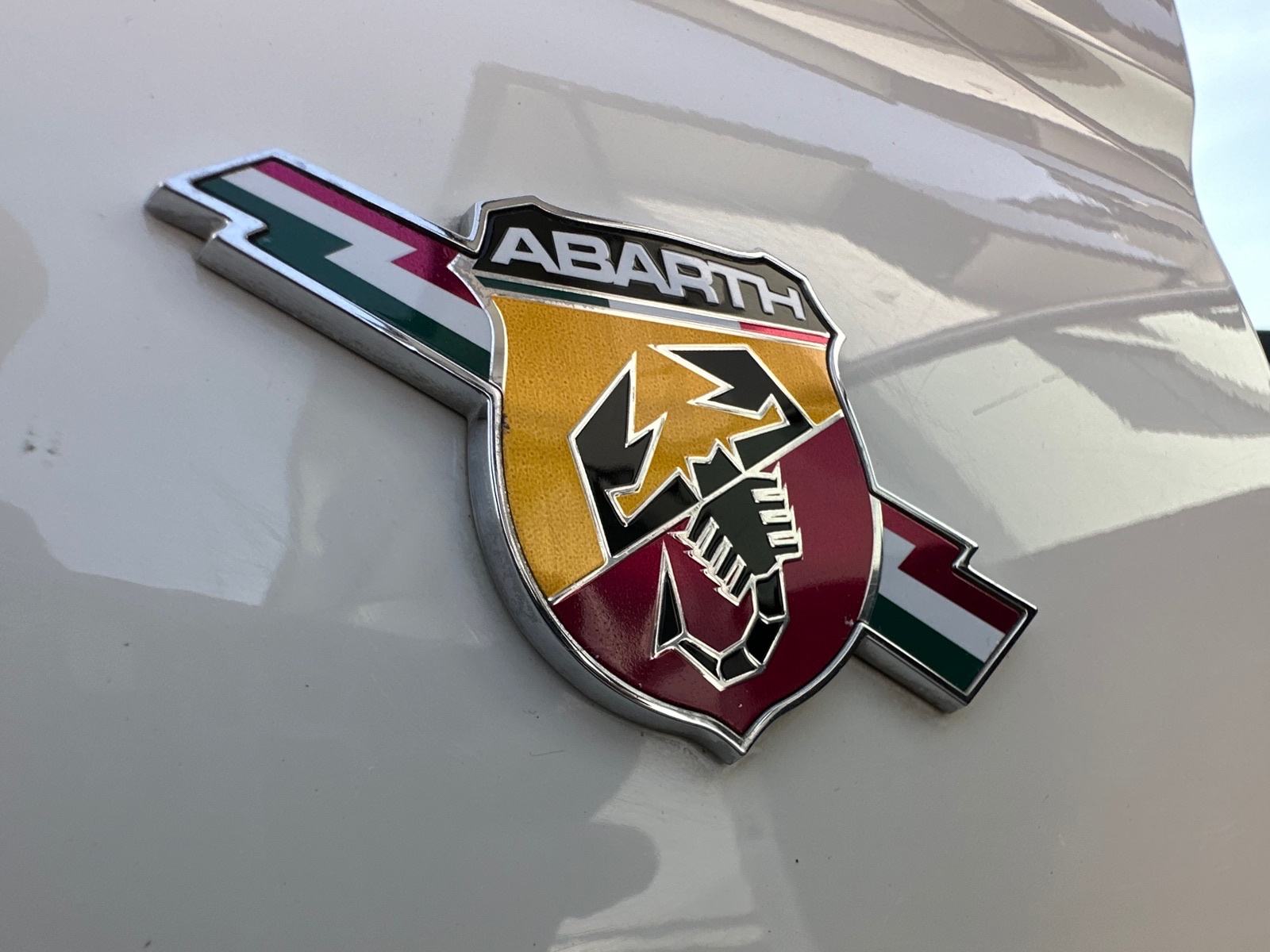Abarth 2010 GOD,REG 1 GOD,XENON,NAVI,ALU 18”,SERVISNA,ALCANTARA,8.500€, fotografija 9