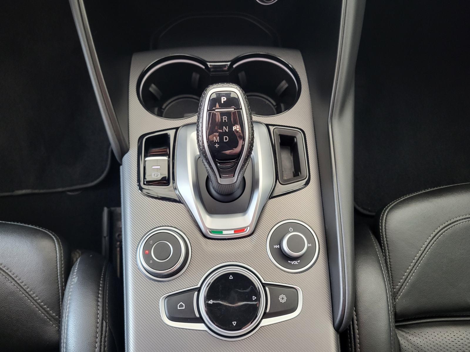 ALFA GIULIA Q4 VELOCE 2.2 JTDM AUTOMATIK KAMERA RADAR KOŽA F1 KEYLESS, fotografija 18