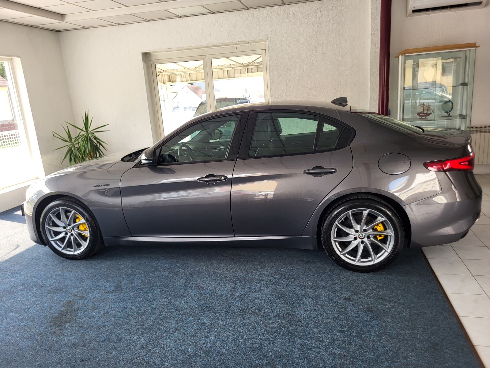 ALFA GIULIA Q4 VELOCE 2.2 JTDM AUTOMATIK KAMERA RADAR KOŽA F1 KEYLESS, fotografija 11