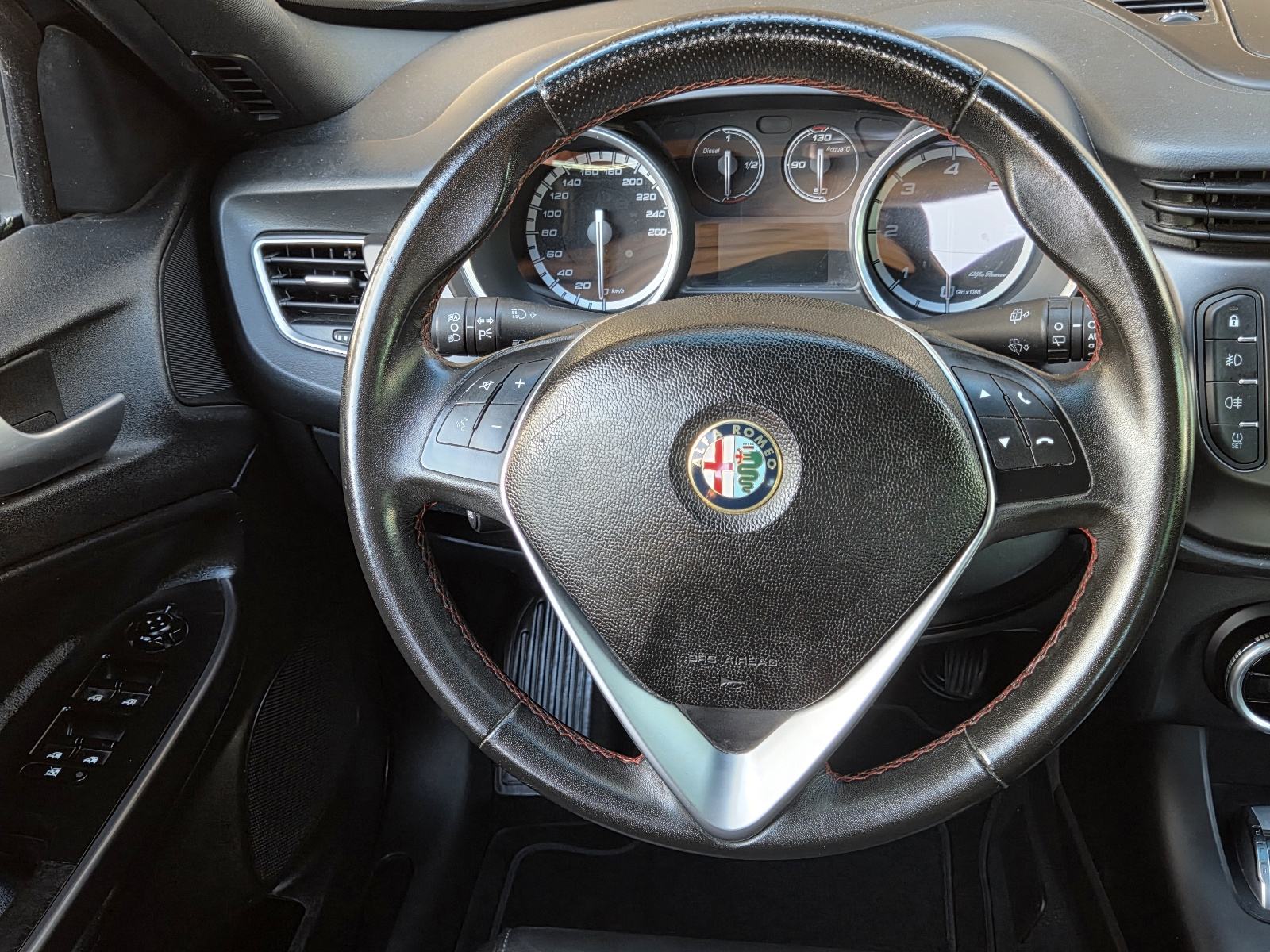 ALFA GIULIETTA 2,0 jtdm D.N.A PANORAMA XENON KOŽA PDC, fotografija 14