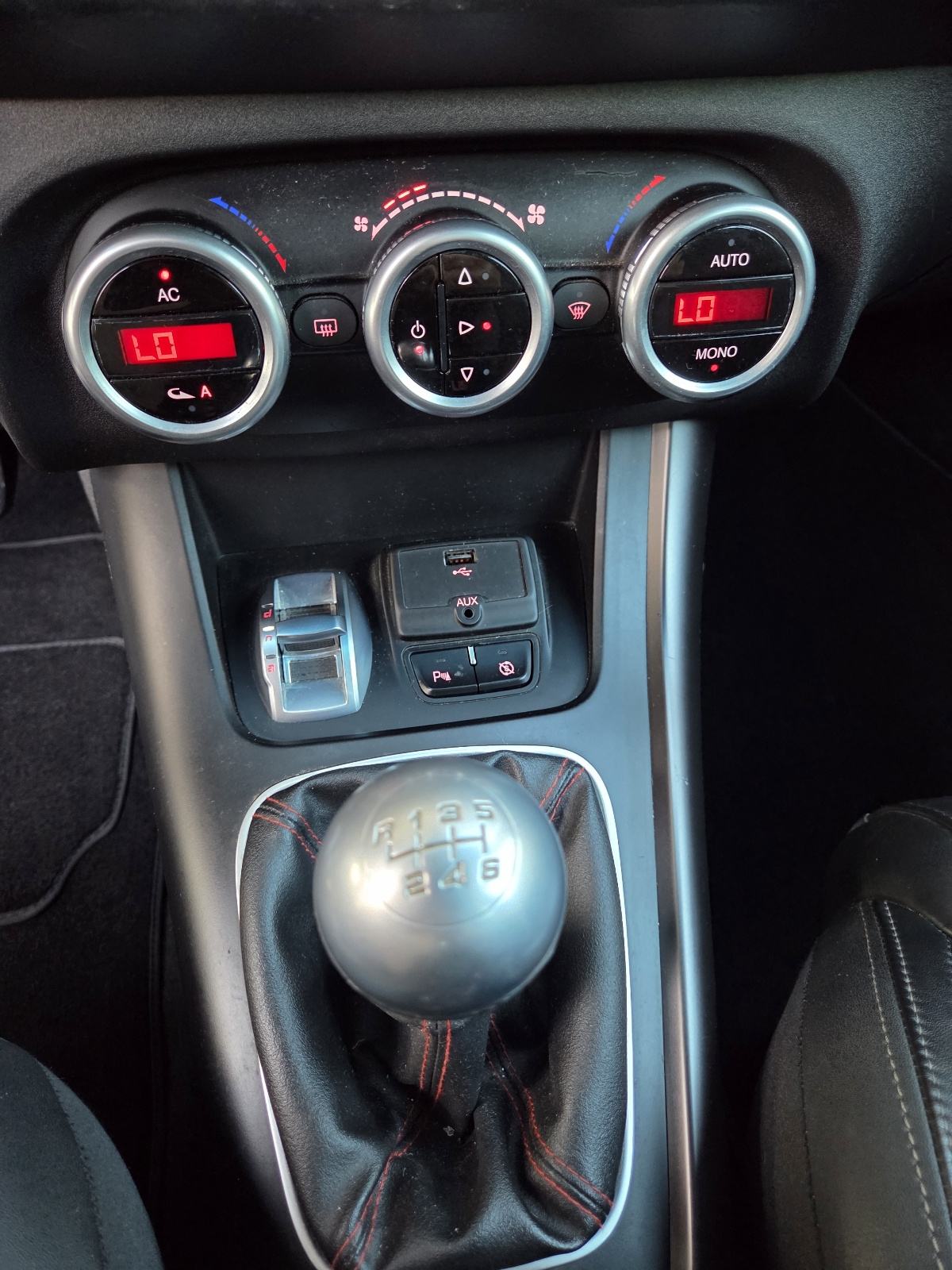 ALFA GIULIETTA 2,0 jtdm D.N.A PANORAMA XENON KOŽA PDC, fotografija 15