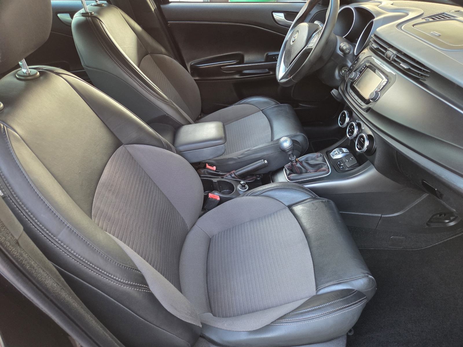 ALFA GIULIETTA 2,0 jtdm D.N.A PANORAMA XENON KOŽA PDC, fotografija 11