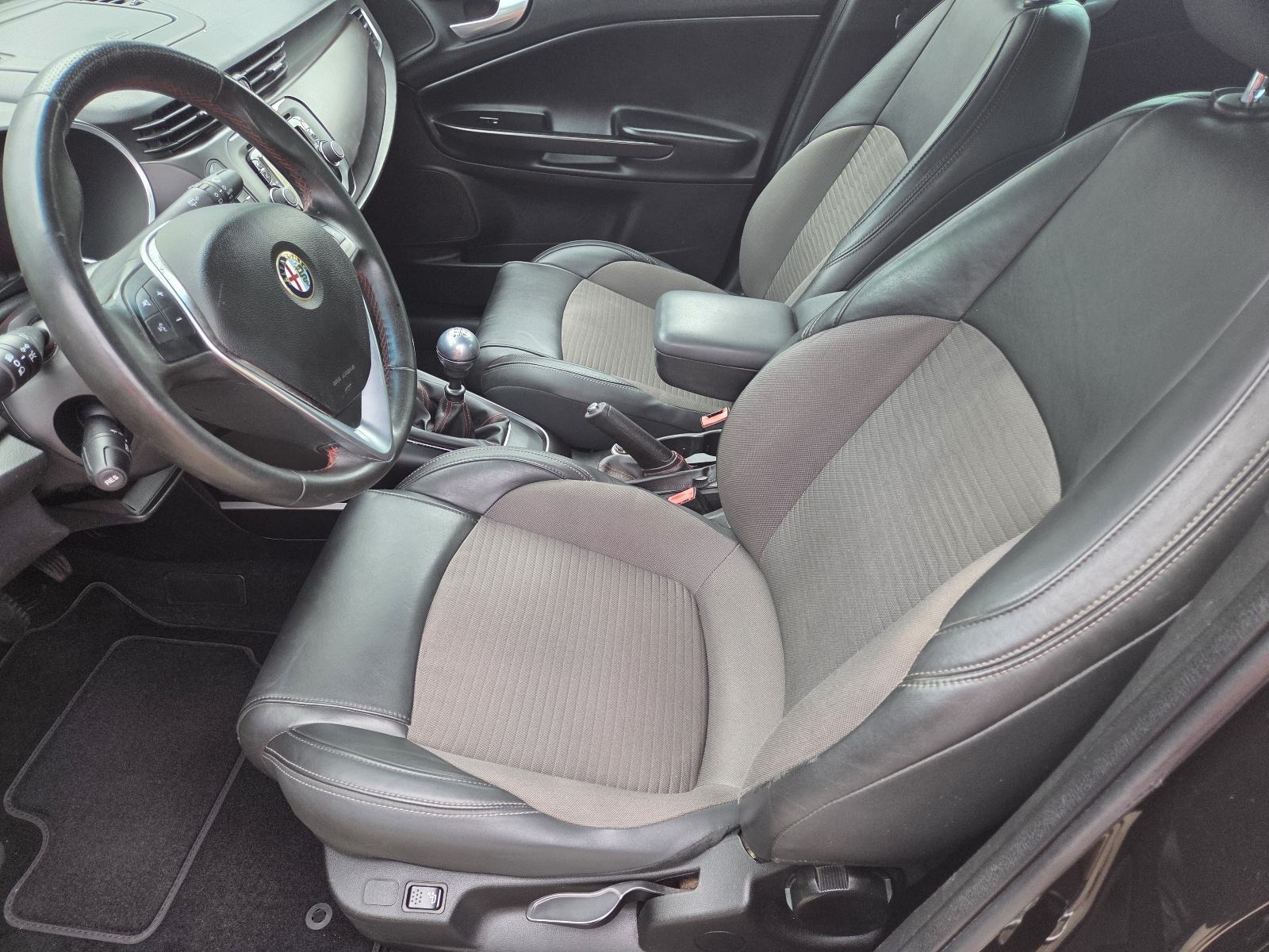 ALFA GIULIETTA 2,0 jtdm D.N.A PANORAMA XENON KOŽA PDC, fotografija 10