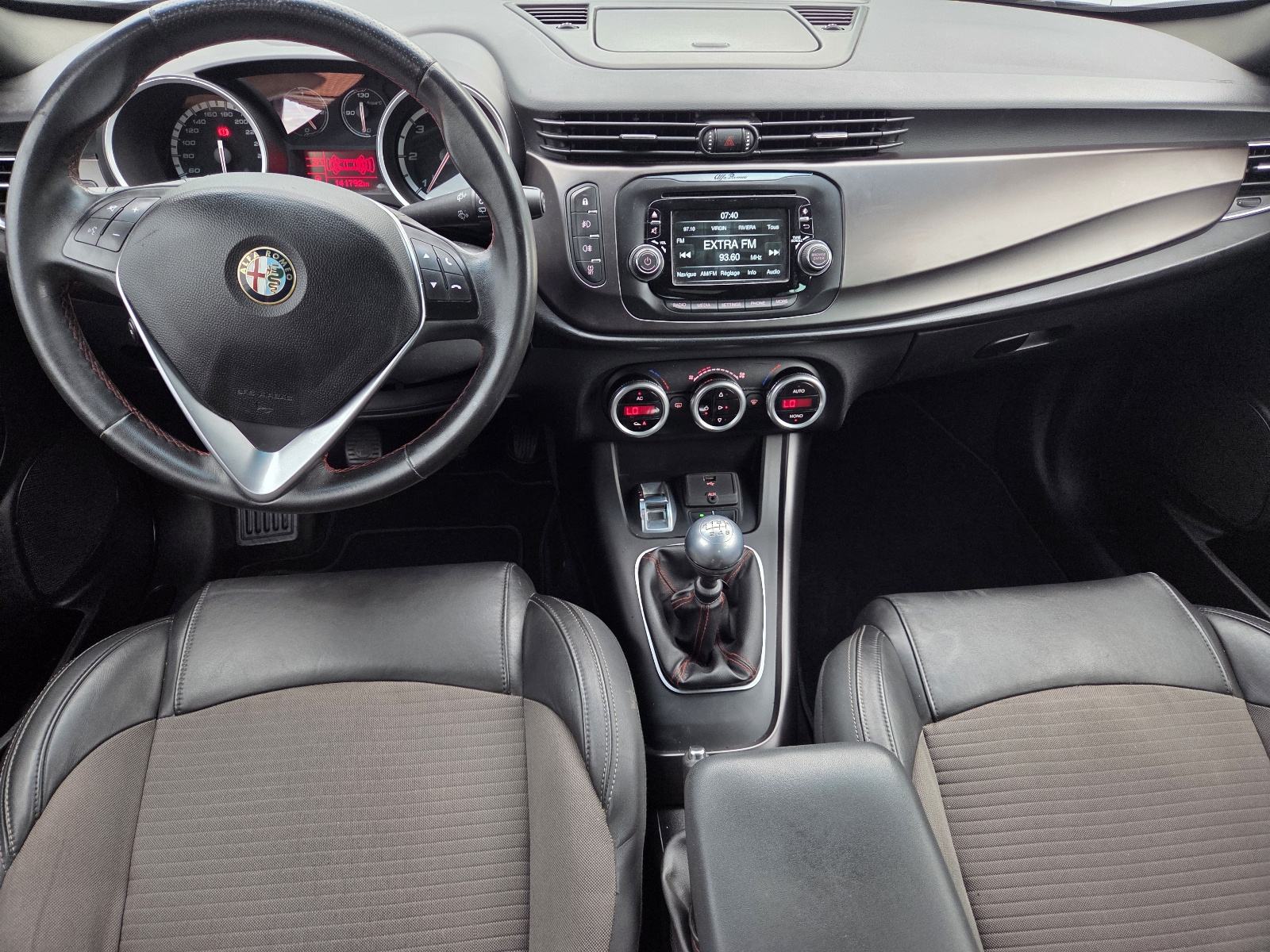 ALFA GIULIETTA 2,0 jtdm D.N.A PANORAMA XENON KOŽA PDC, fotografija 9