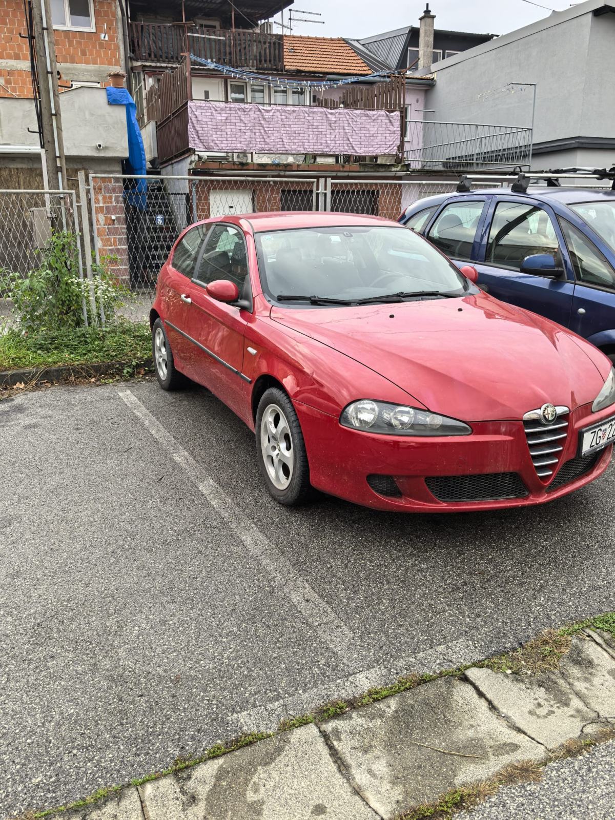 Alfa Romeo 147 1,6 TS 105 registriran do 1mj 2027, pogled izvana - slika 1