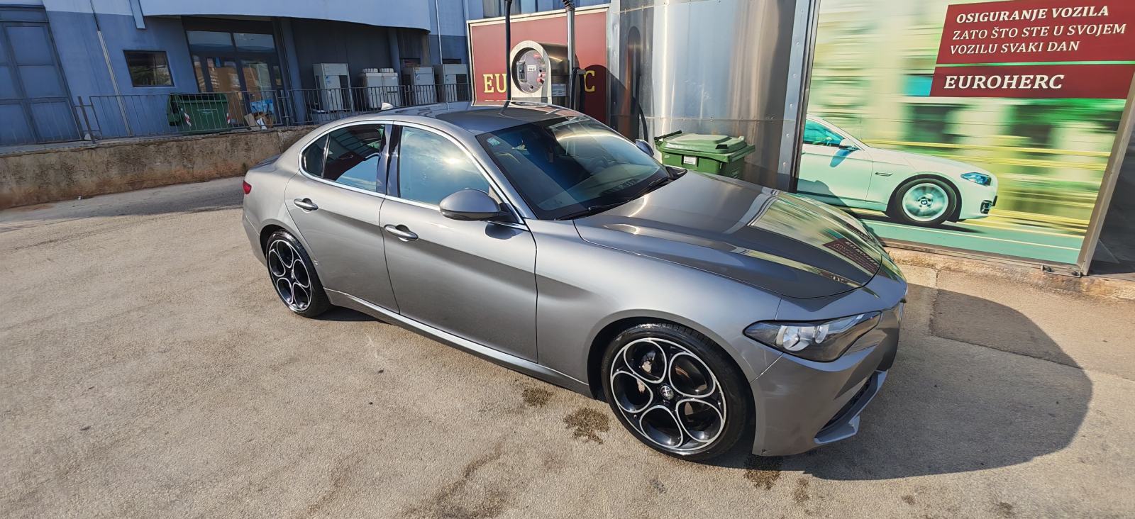 Alfa Romeo Giulia 2,0 Turbo automatik, fotografija 1