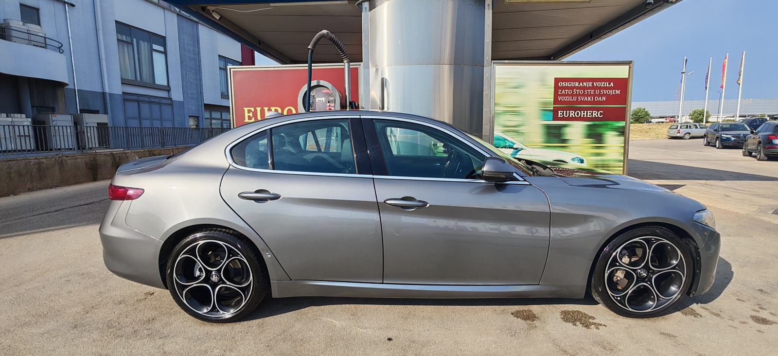 Alfa Romeo Giulia 2,0 Turbo automatik, fotografija 2