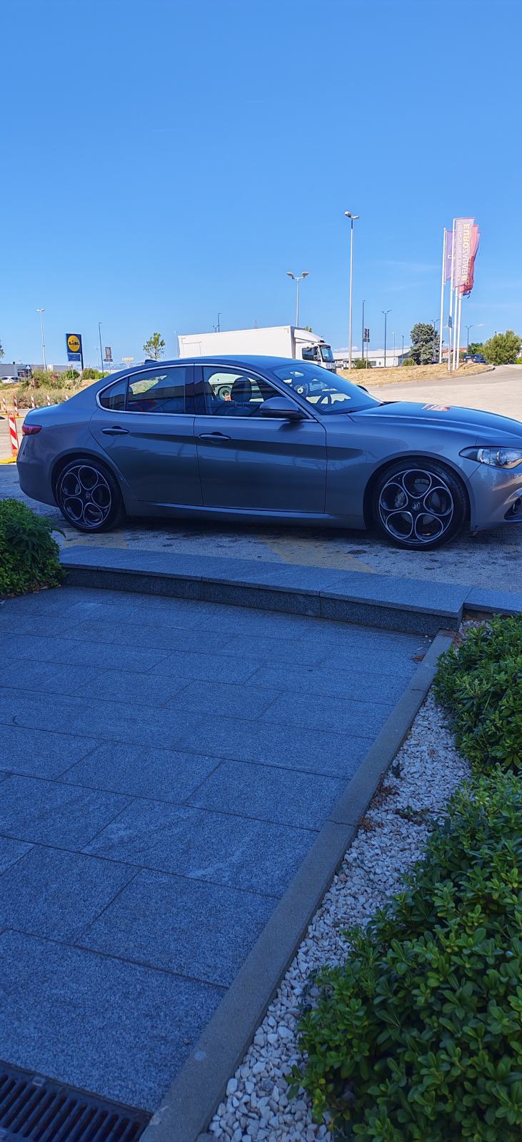 Alfa Romeo Giulia 2,0 Turbo automatik, fotografija 9