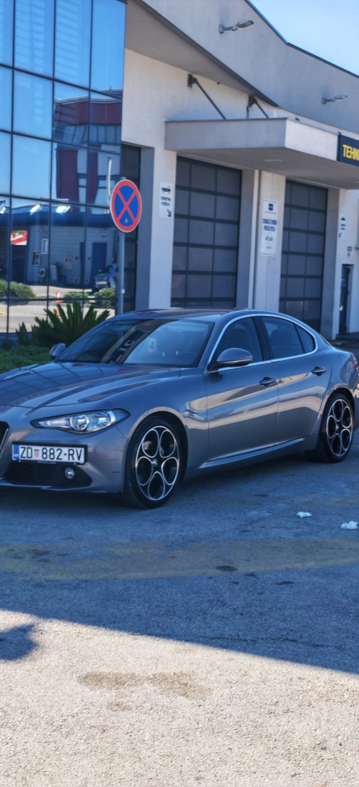Alfa Romeo Giulia 2,0 Turbo automatik, fotografija 13