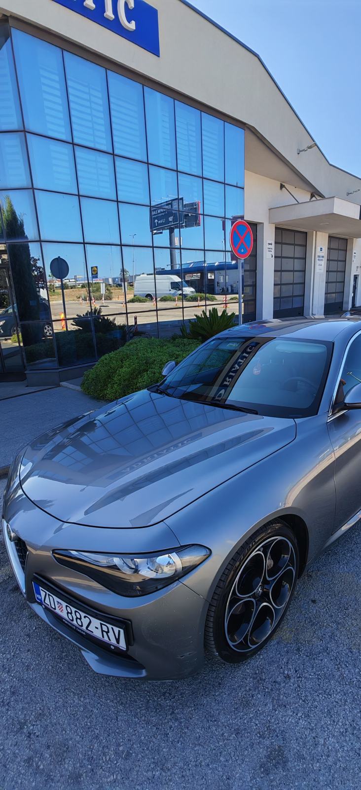 Alfa Romeo Giulia 2,0 Turbo automatik, fotografija 16