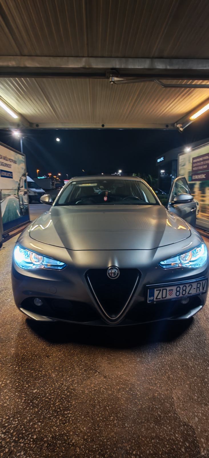 Alfa Romeo Giulia 2,0 Turbo automatik, fotografija 20