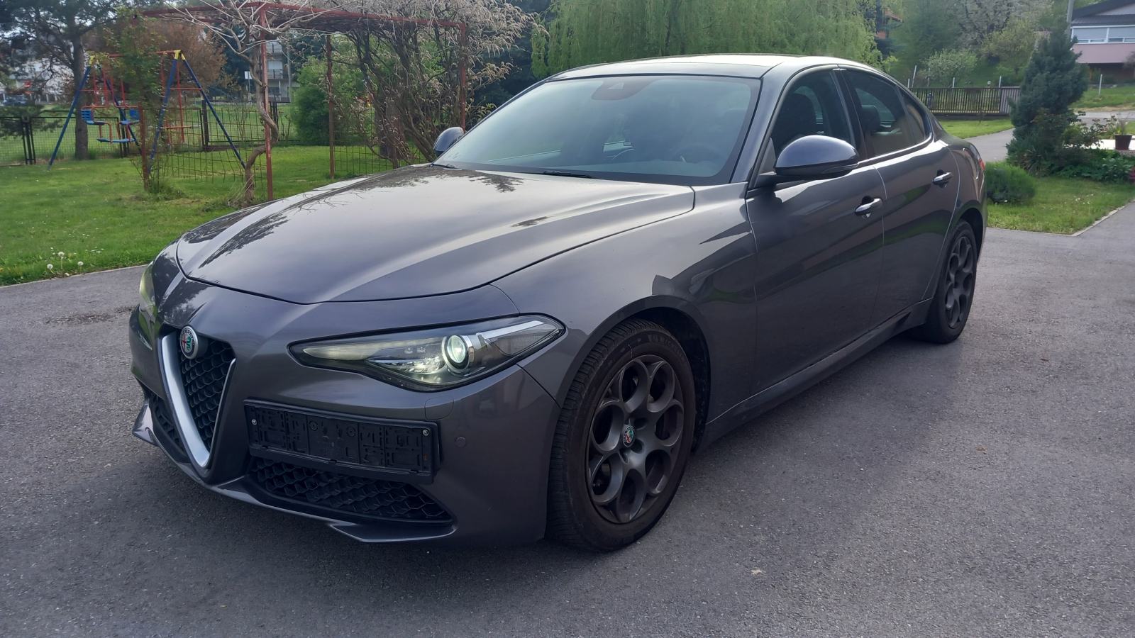 Alfa Romeo Giulia 2,2 JTD Automatik/Koža/Navi/Xenon/Tempo/Šiber/LanAs, fotografija 1